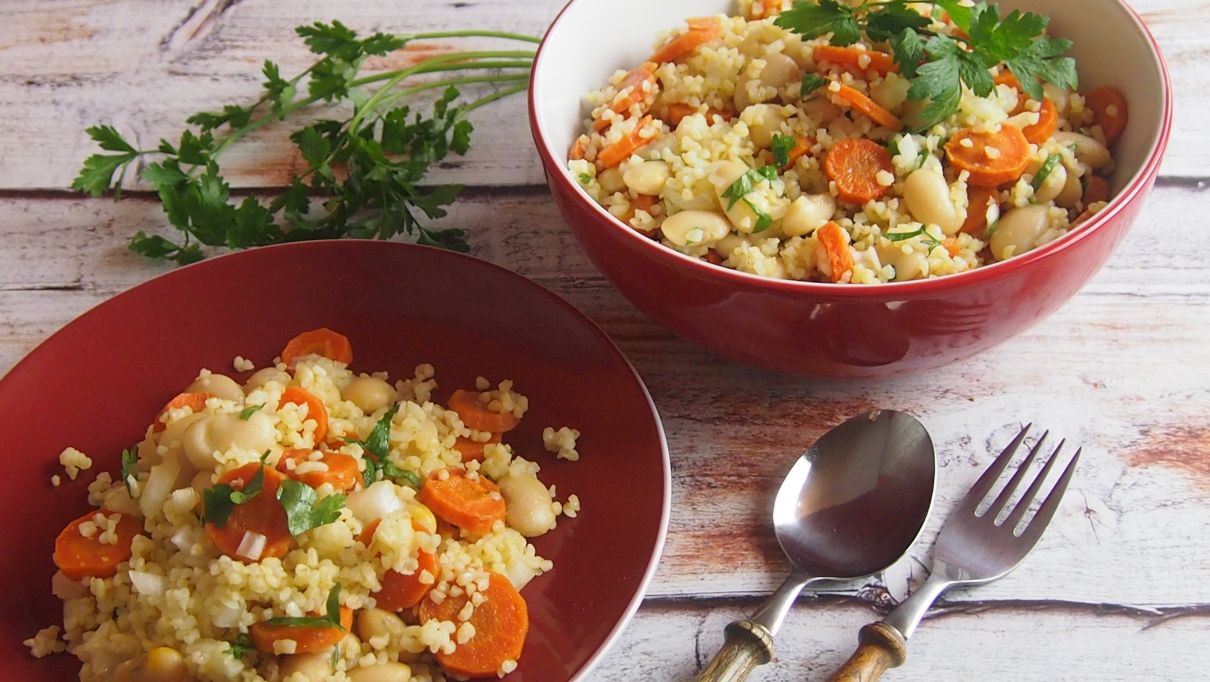 Sałatka z pieczoną marchewką i kaszą bulgur