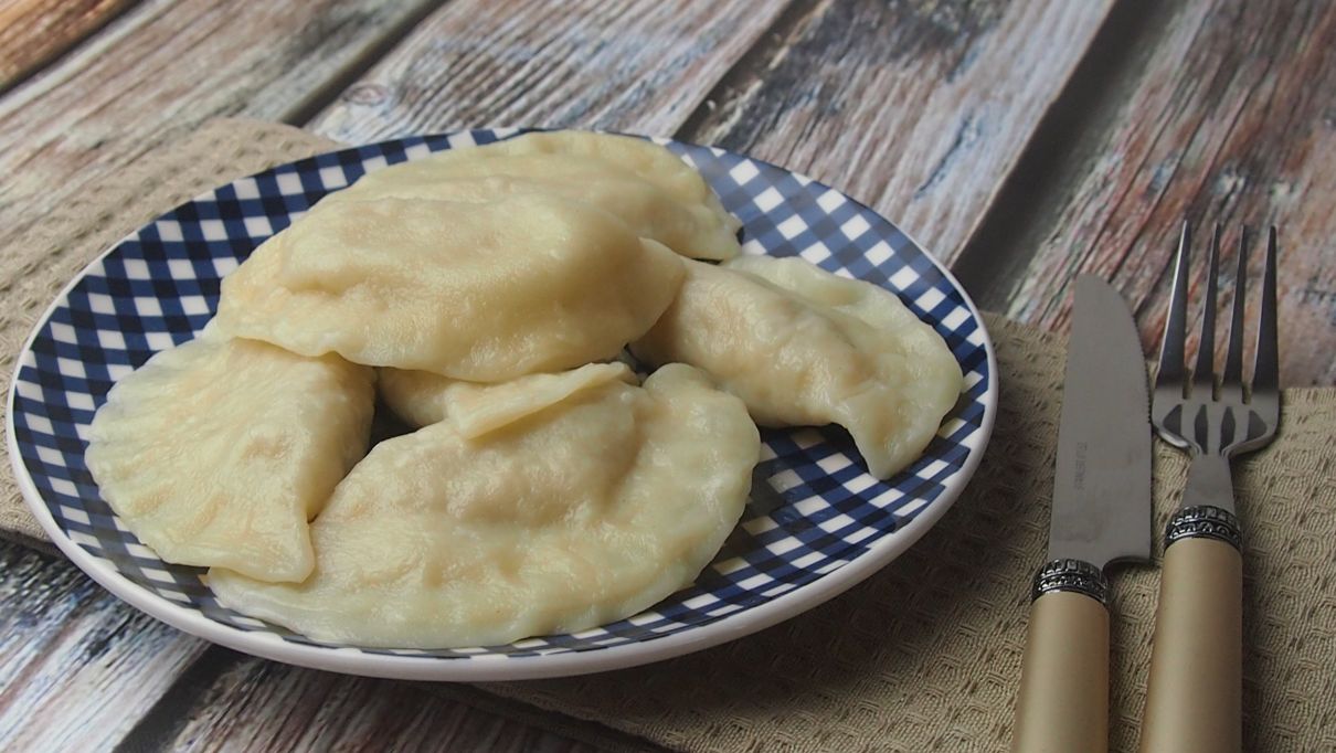 Pierogi z mięsem i kiszoną kapustą