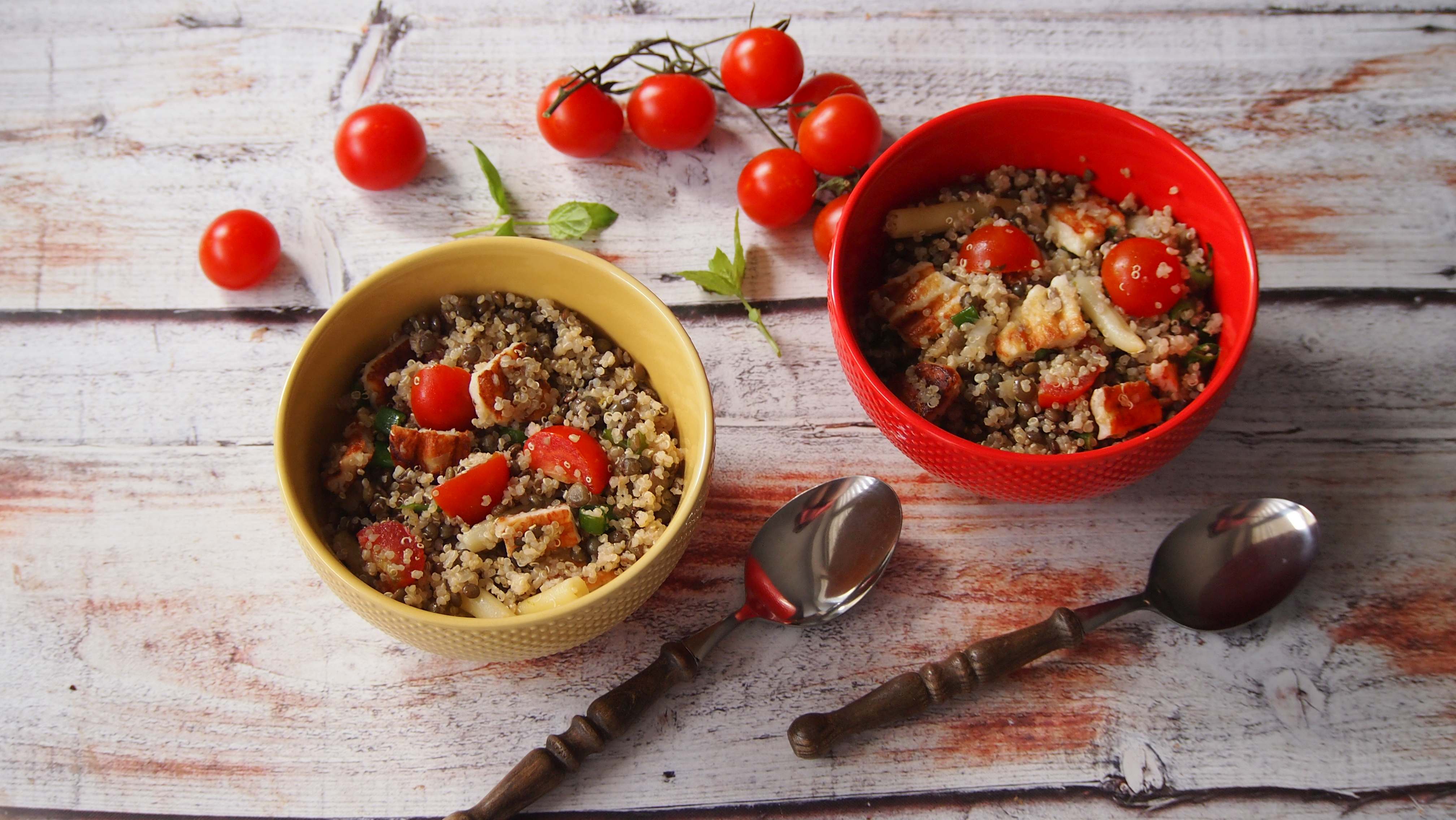 Pyszna sałatka z quinoa, soczewicy i fasolki szparagowej