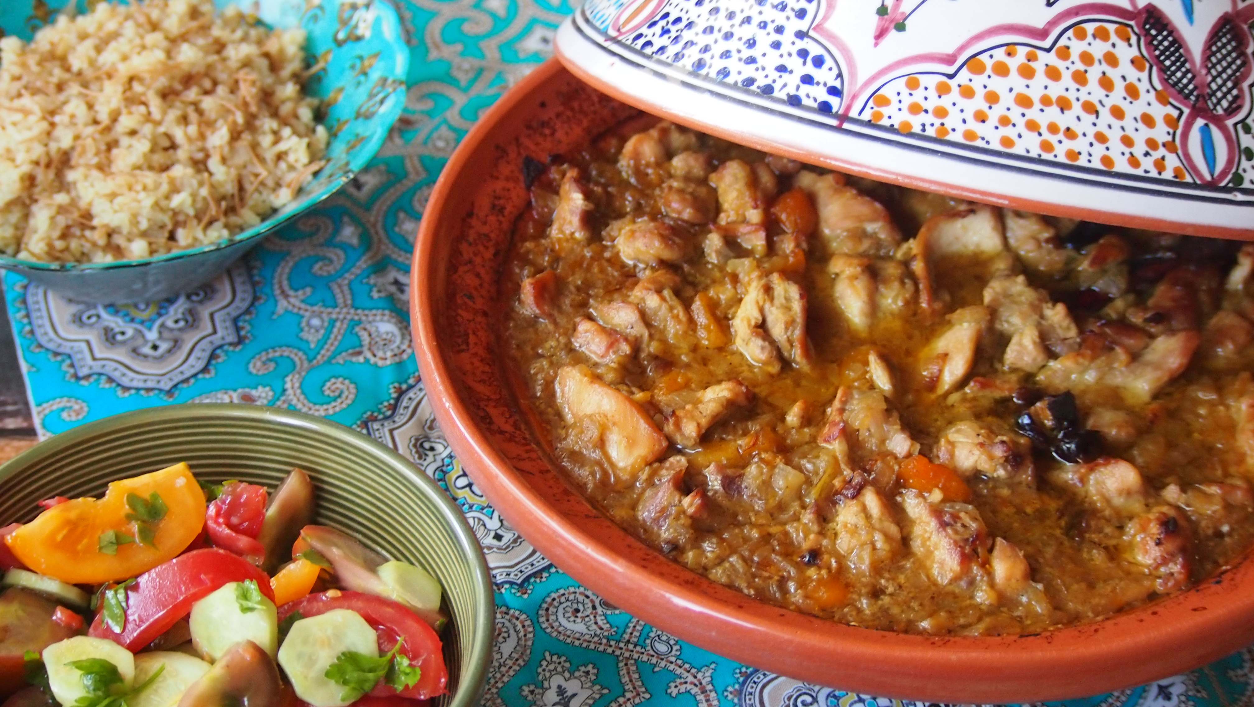 Tagine z kurczaka z morelami i daktylami