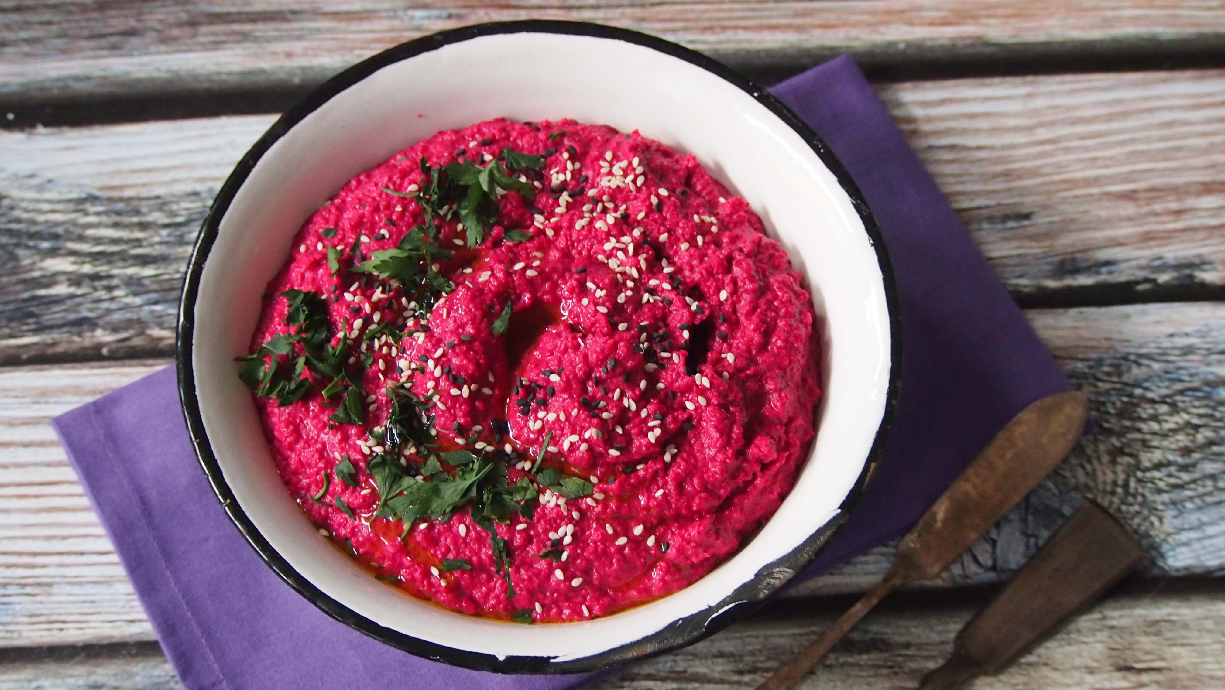 Hummus z pieczonymi burakami