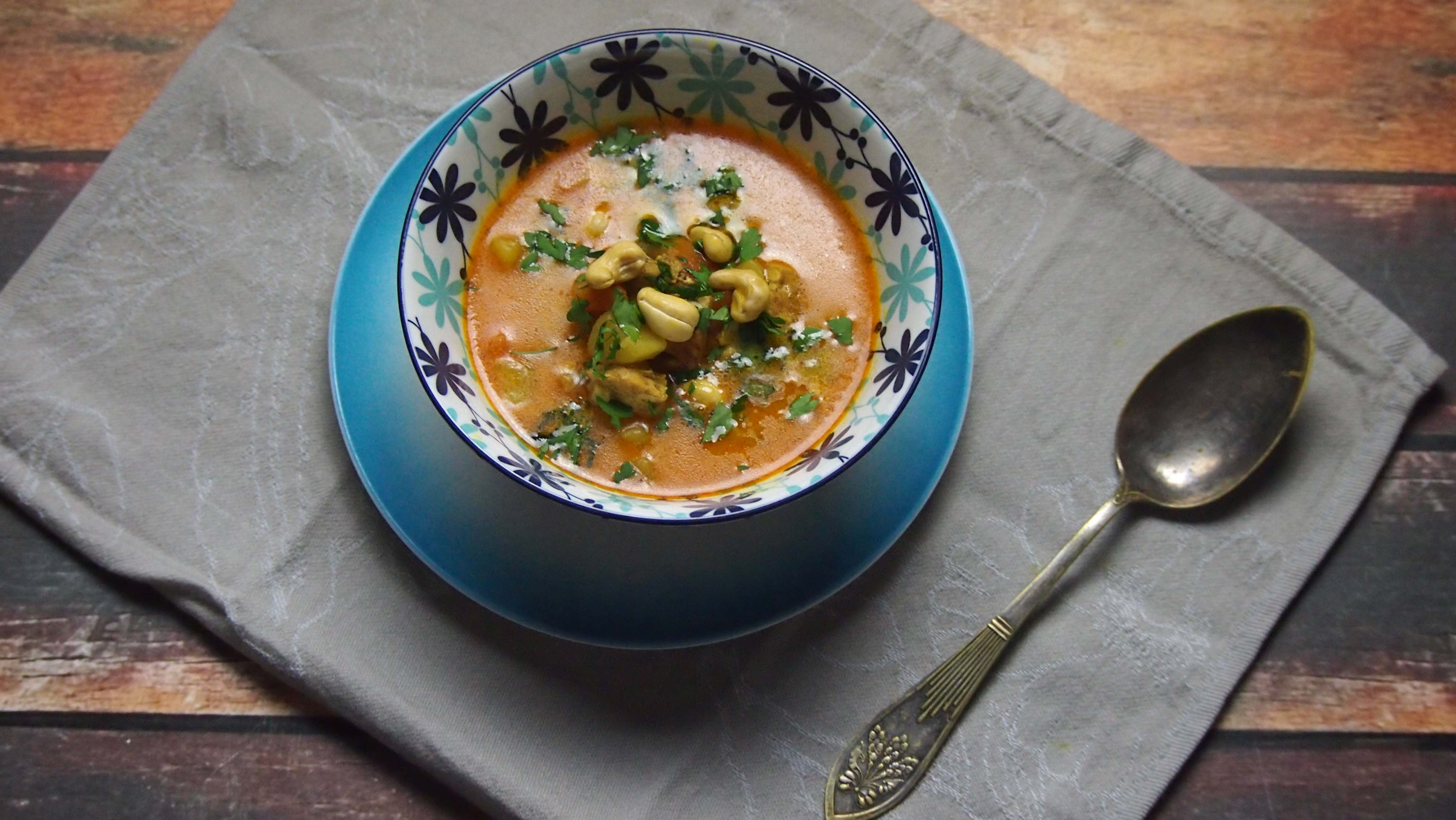 Kokosowa zupa curry z kurczakiem