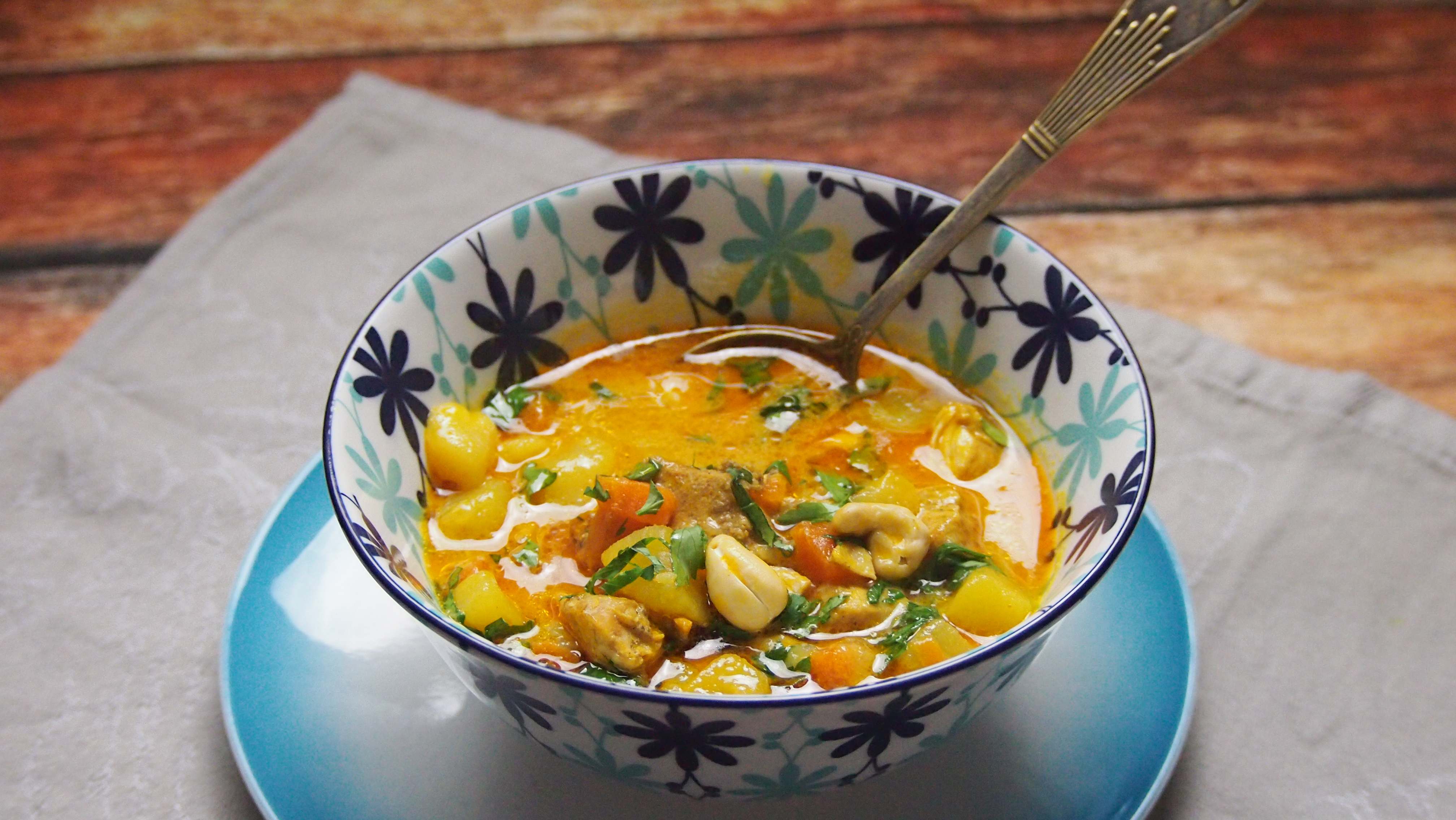 Kokosowa zupa curry z kurczakiem