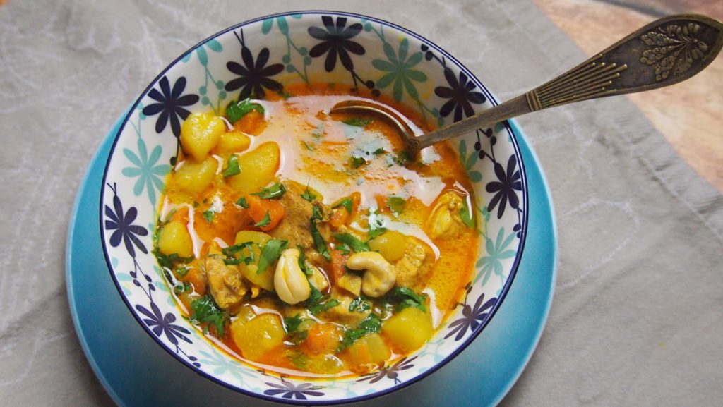Kokosowa zupa curry z kurczakiem