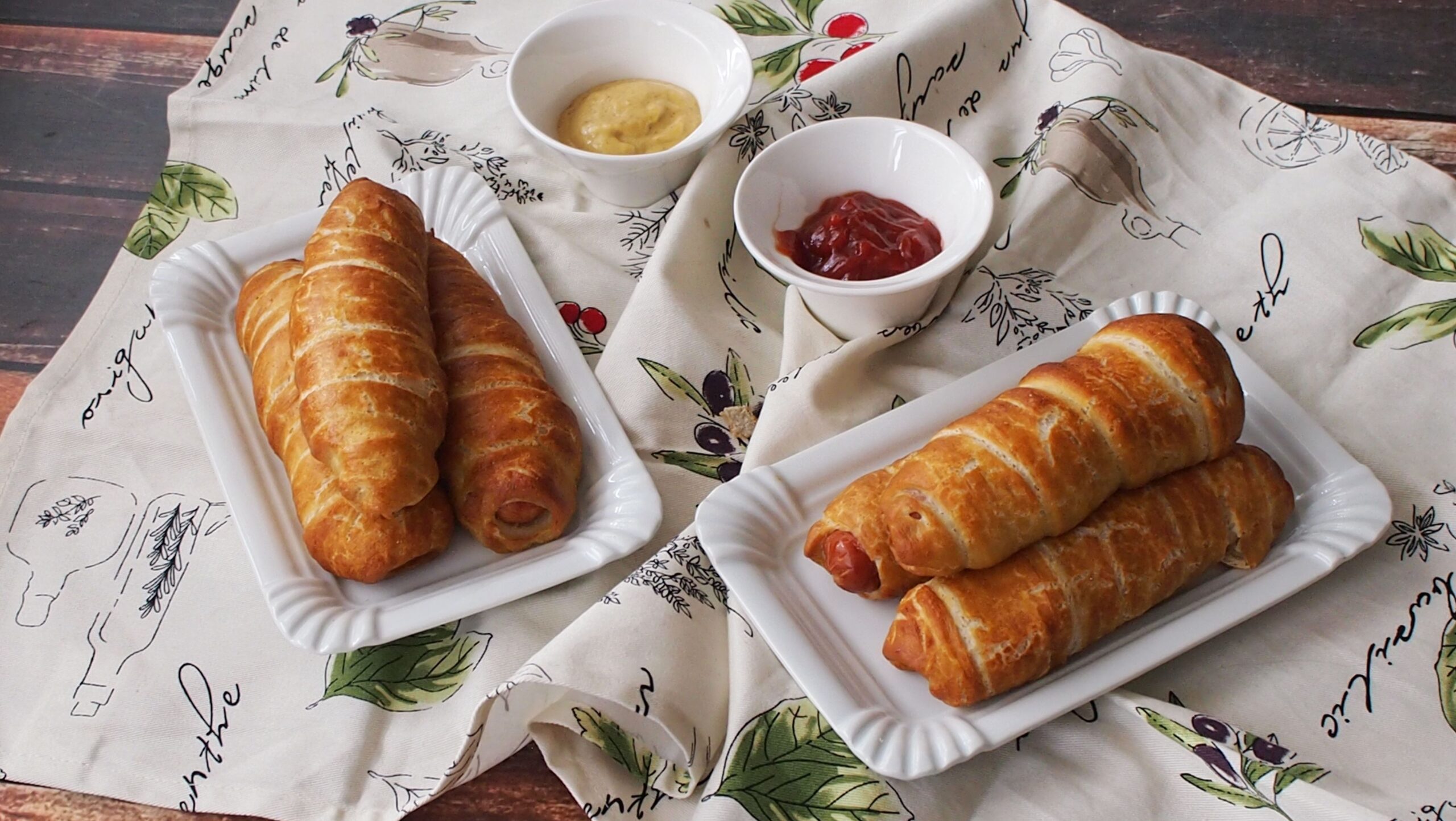 Hot dogi w preclowej bułce